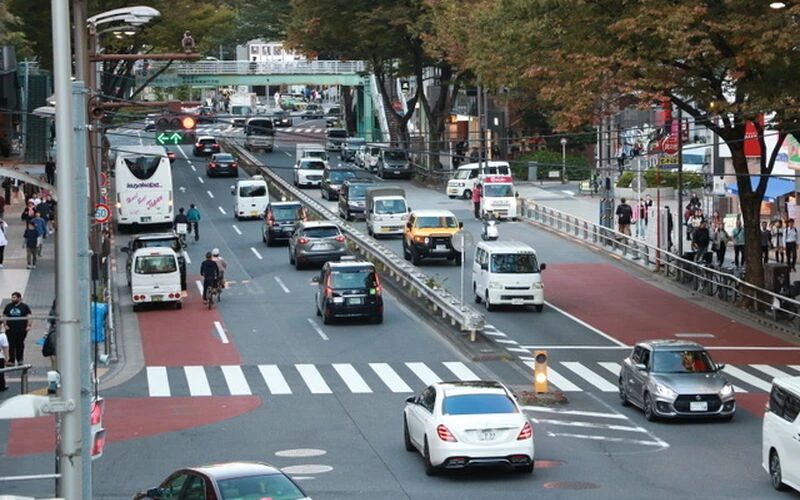①明治通りを原宿方面に進む